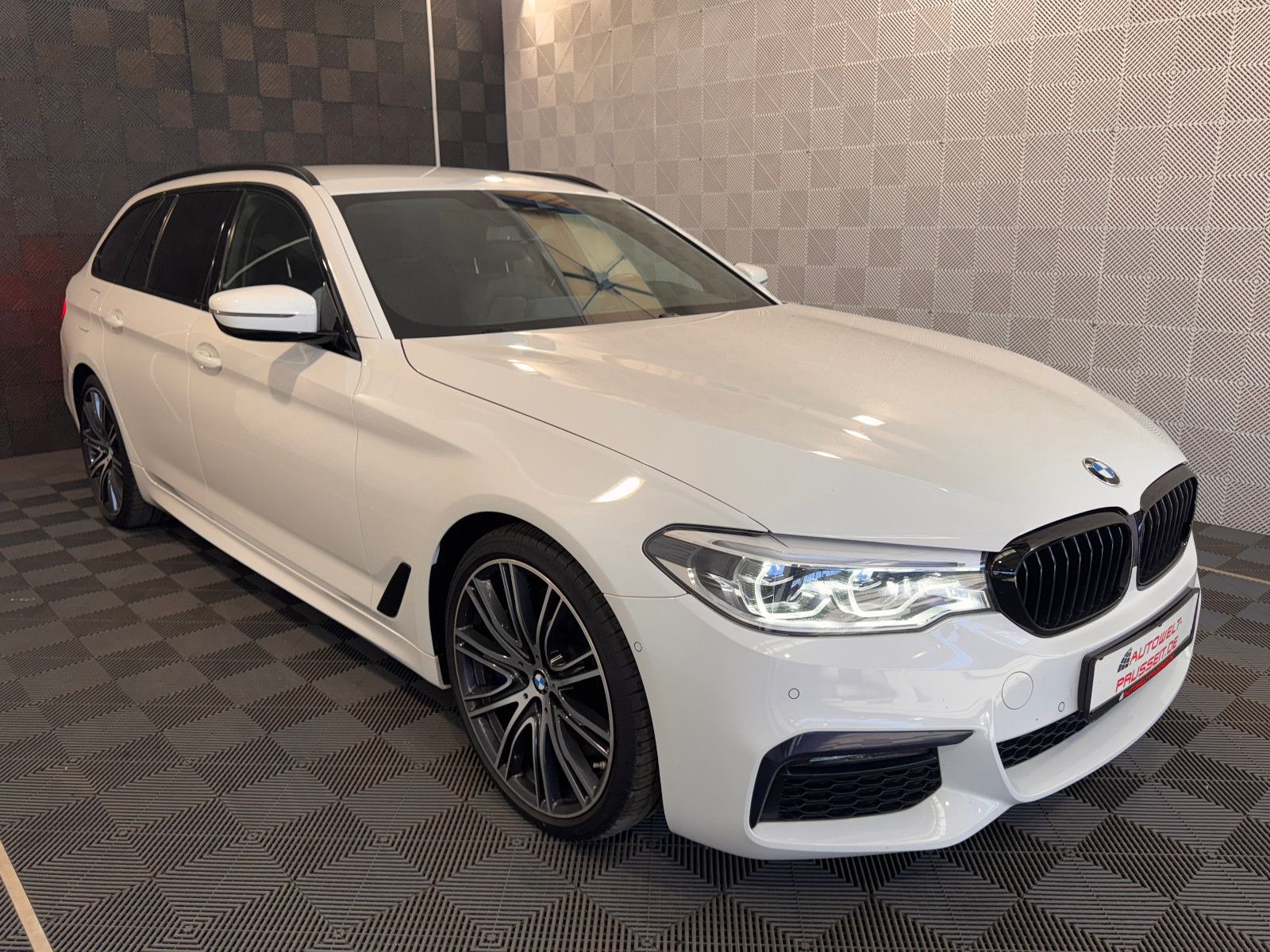 Gebrauchtwagen BMW 540 540d Tour. xDr *M-PAKET*STAND.H-ACC-R.KAM-HARMAN in Horb am Neckar