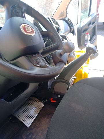 Fahrzeugabbildung Fiat Ducato Rollstuhltranporter Lift 4 Rollstühle