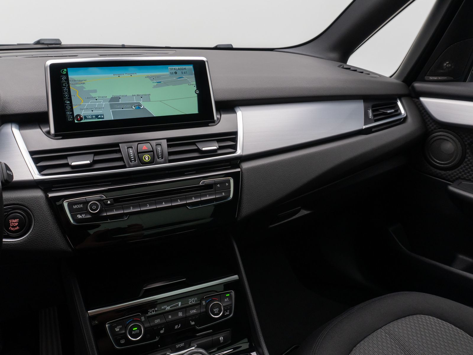Fahrzeugabbildung BMW 220d Active Tourer HUD NaviPlus H/K Panorama DAB