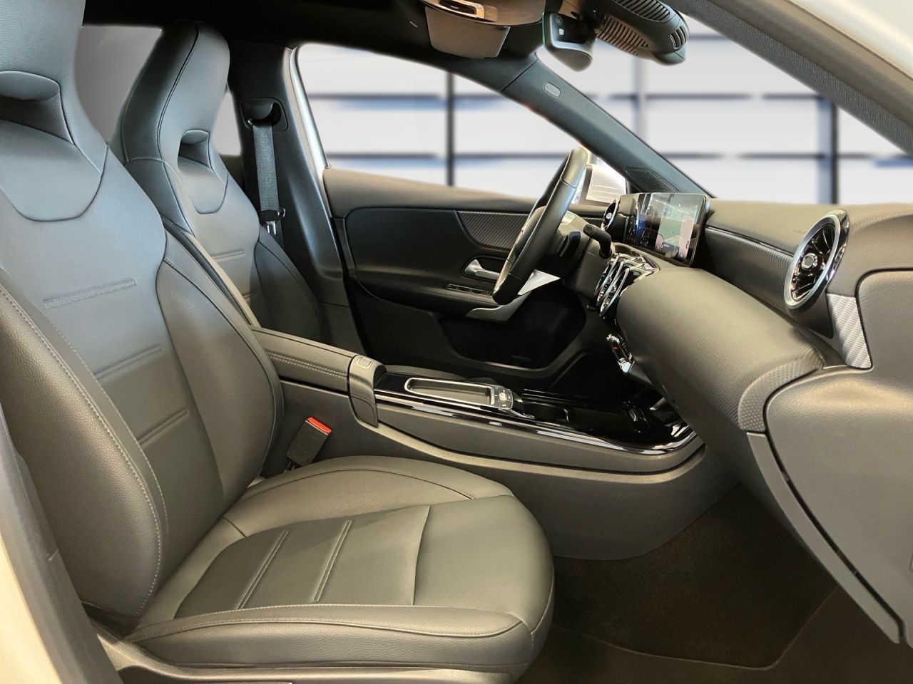 Fahrzeugabbildung Mercedes-Benz A 200 STNDHZ+PANO+LED+SPORTSI+CARPL+LHZ+KAM+SOUN