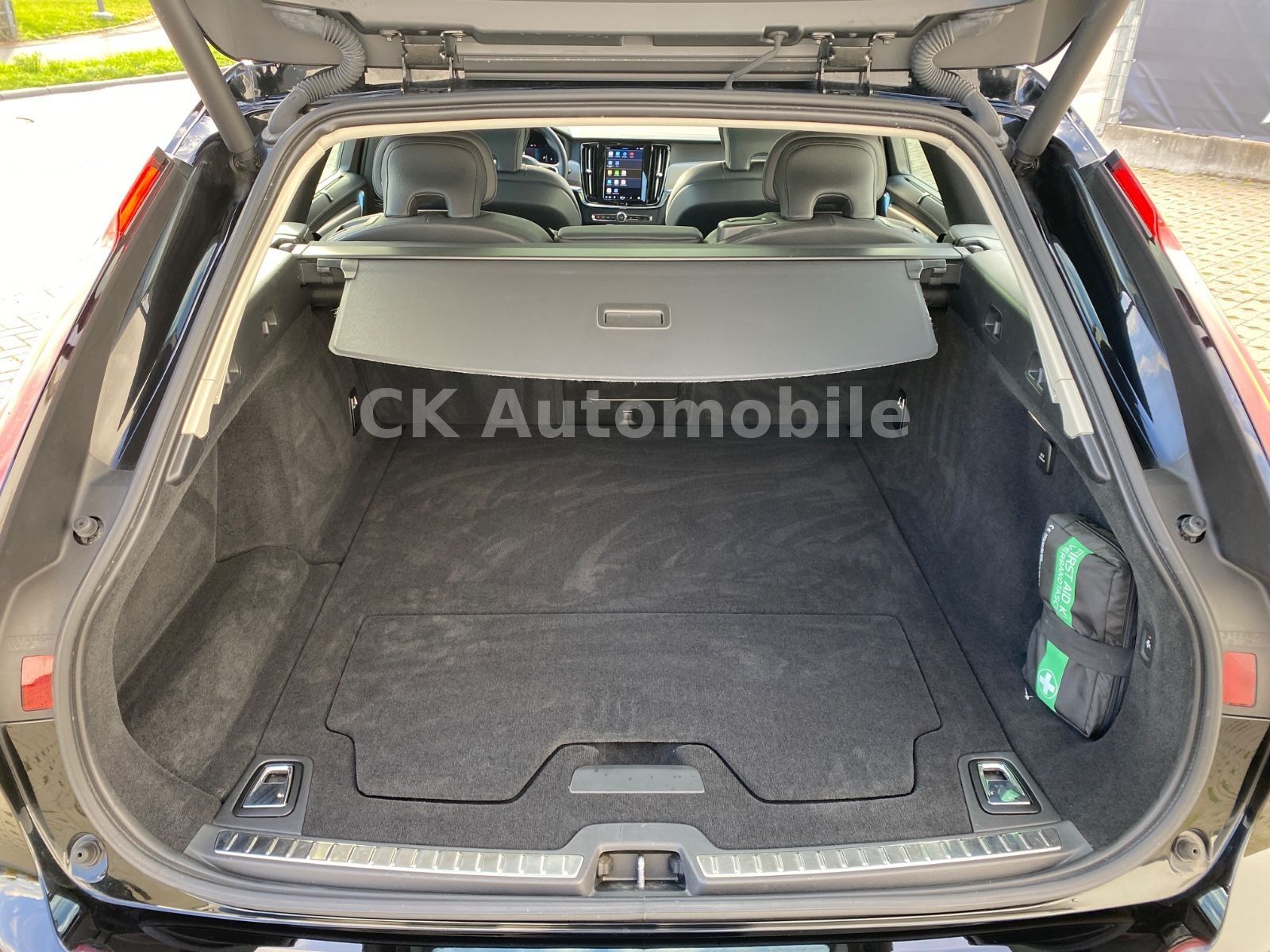 Fahrzeugabbildung Volvo V90 B5 Ultimate Dark AWD/BLIS/Pano/Head-Up/AHK