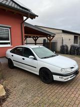 Renault Laguna I RXE 2.0 OLDTIMER - Renault Laguna mit Benzin-Antrieb: Limousine, 2.0