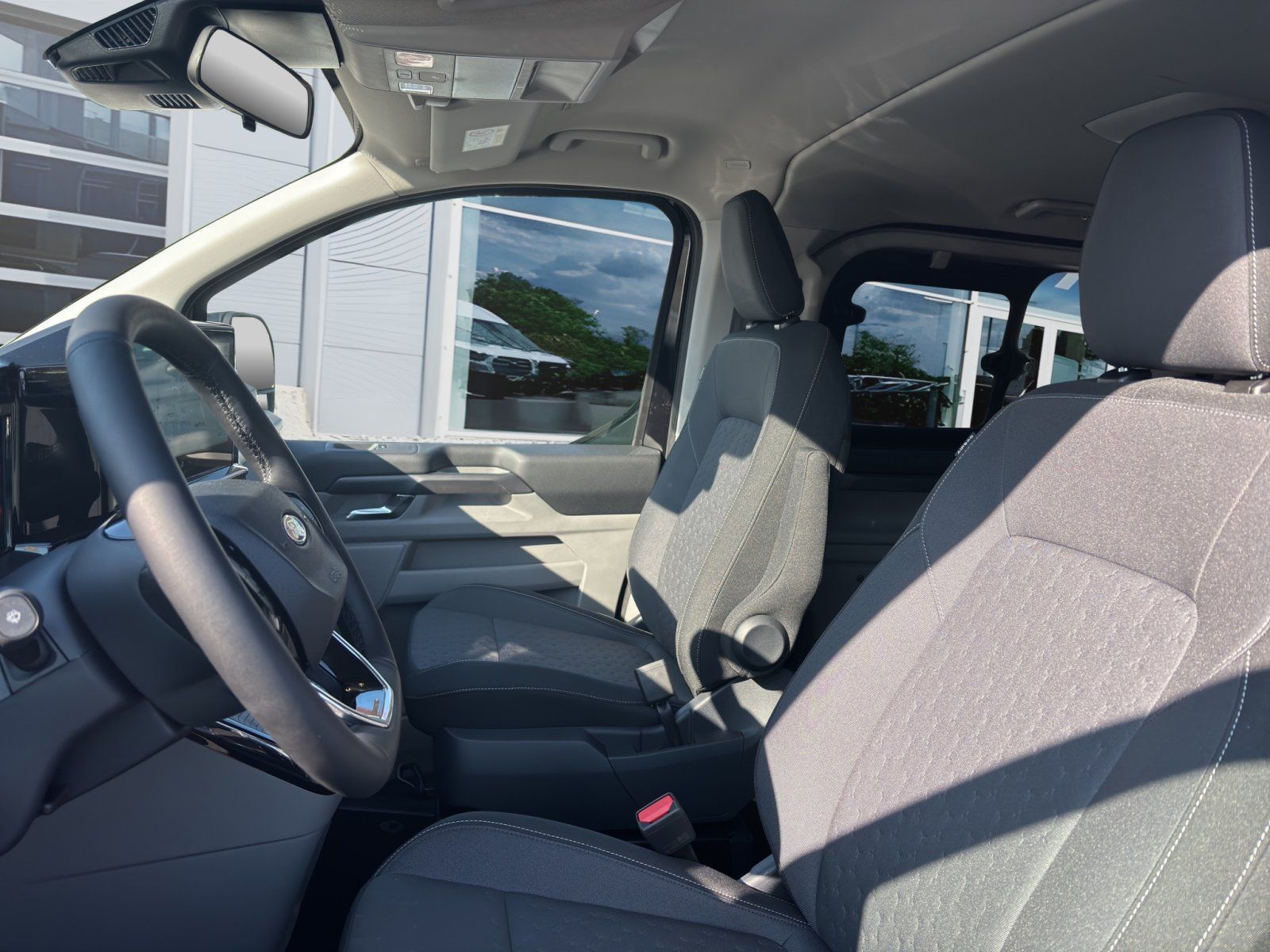 Fahrzeugabbildung Ford Tourneo Custom 2.0 Ecoblue 320 L1 Tourneo Titani