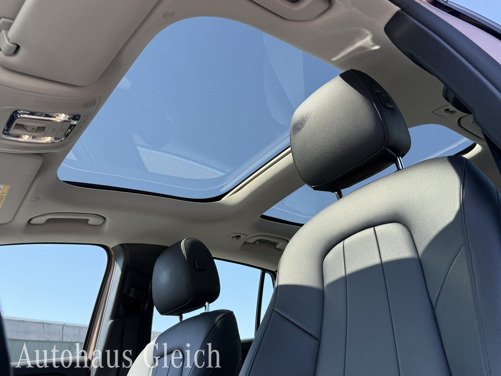 Fahrzeugabbildung Mercedes-Benz EQA 300 Progressive 4Matic Navi/Pano.-Dach/Klima
