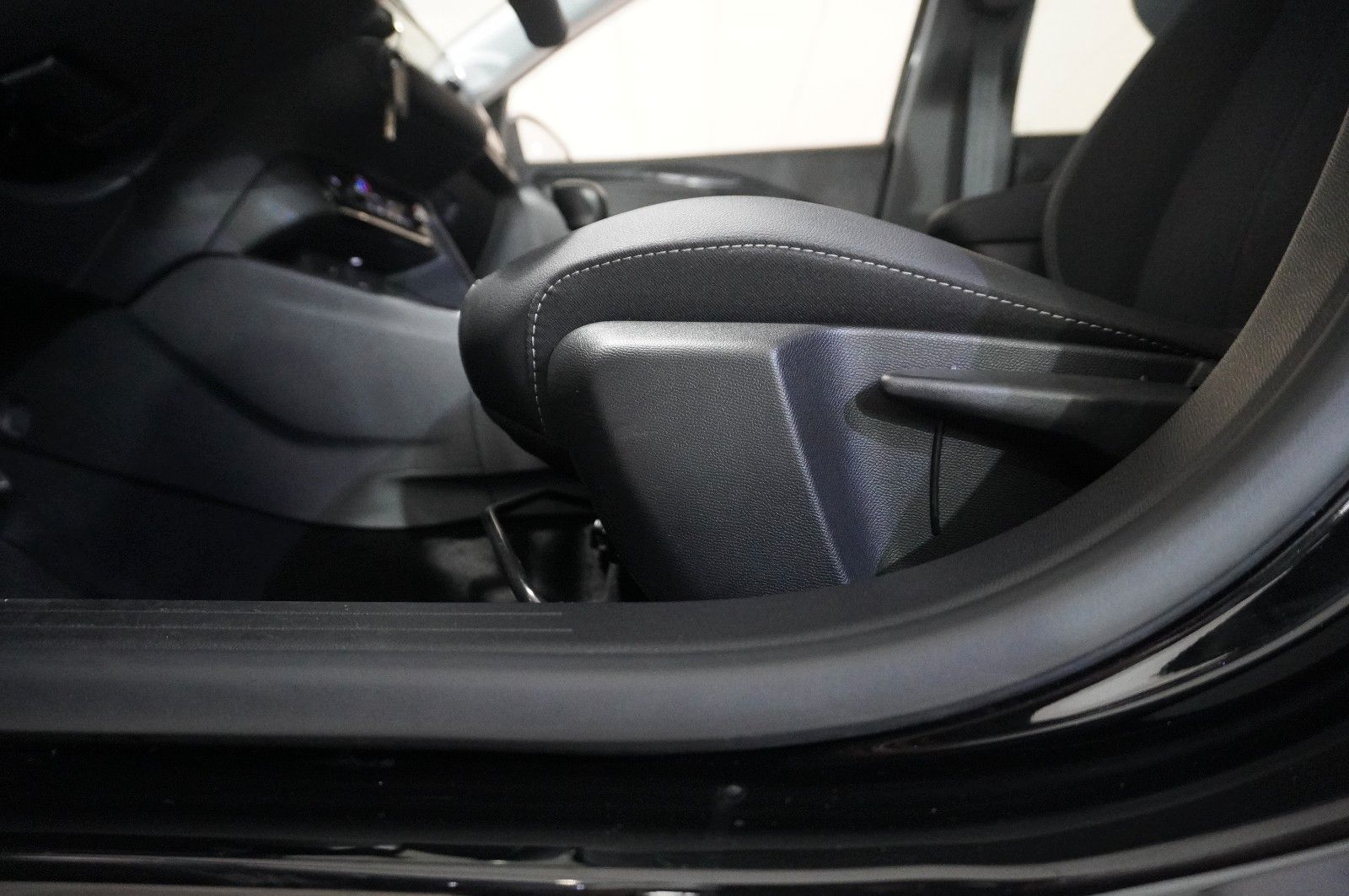 Fahrzeugabbildung Opel Corsa F 1.2 ELEGANCE NAVI/LED/SPORT/SH//VIRT/DAB