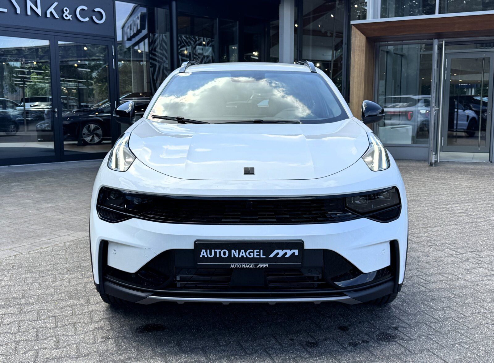 Lynk & Co 01
