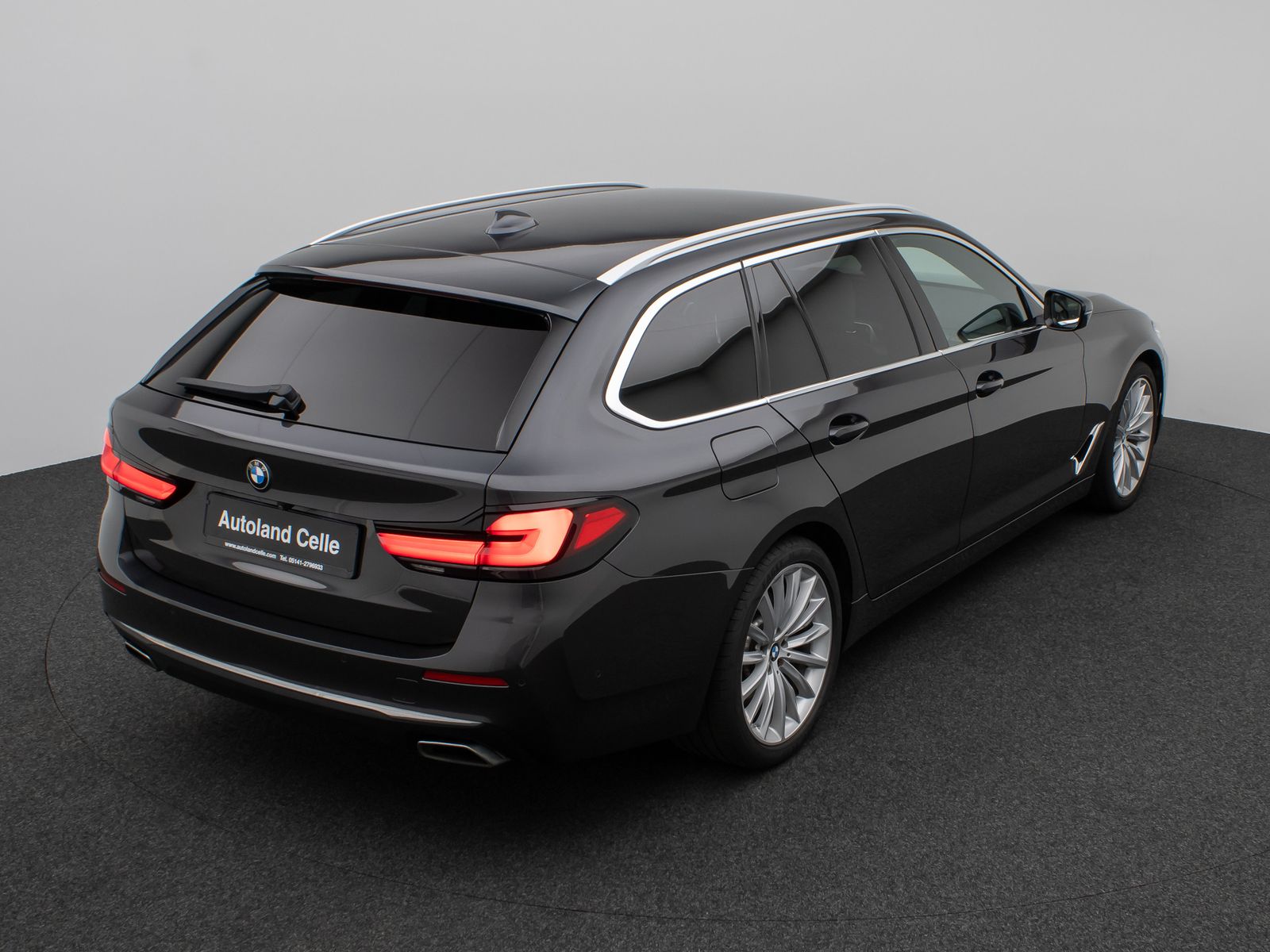 Fahrzeugabbildung BMW 530d LuxuryLine Laser HUD DAB HiFi DisKey 19Zoll