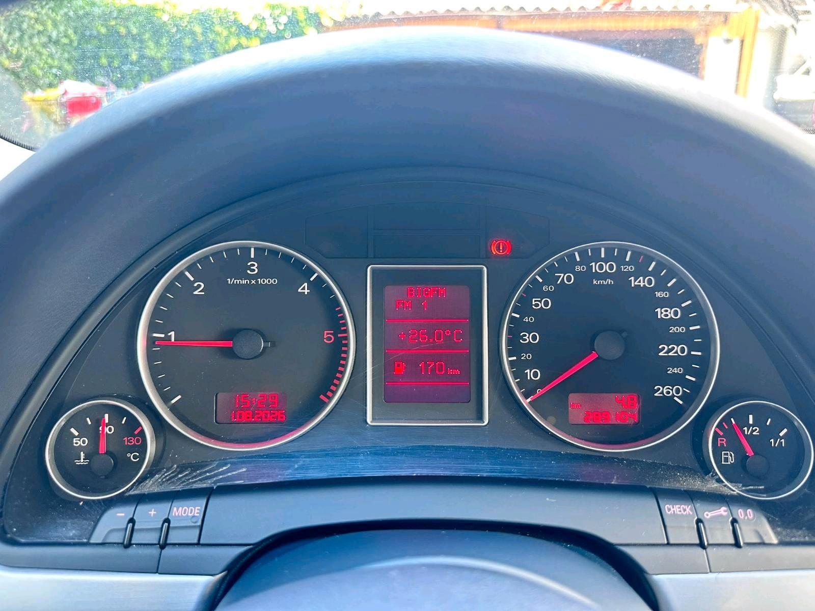 Audi A4 2009 — photo 7