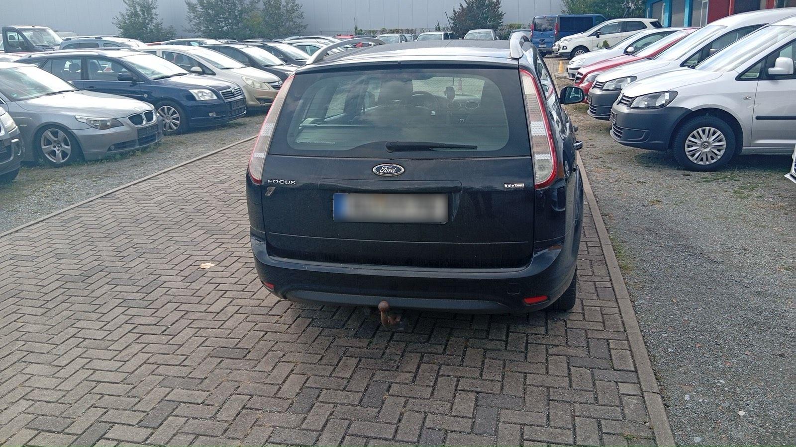 Ford  2010 — вигляд ззаду