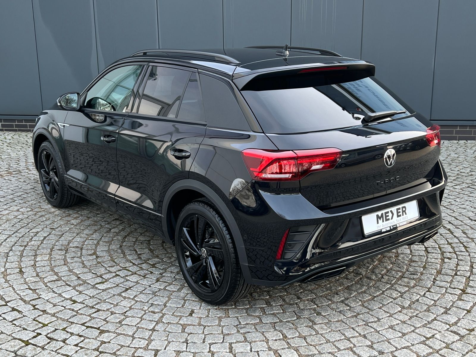 Fahrzeugabbildung Volkswagen T-Roc R-Line 1.5 TSI DSG *AHK,LED,BlackStyle,PDC