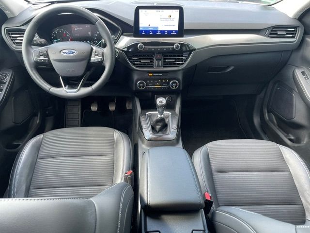Fahrzeugabbildung Ford Kuga Titanium X elek Heckkl AHK abnehmbar LED