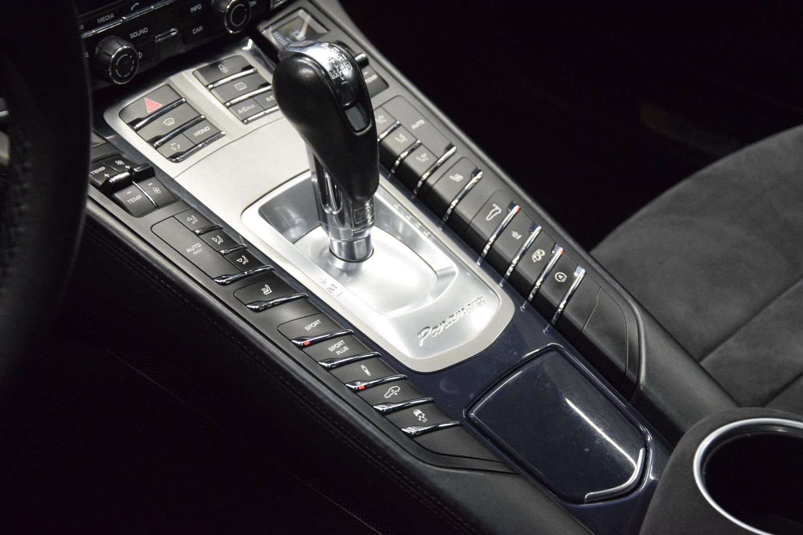 Fahrzeugabbildung Porsche Panamera GTS Bose Schiebedach PASM Sport Chrono