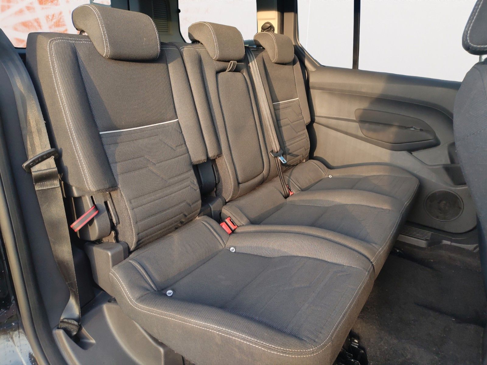 Fahrzeugabbildung Ford Connect Titanium ! Pano.dach ! beh. WSS ! Kamera