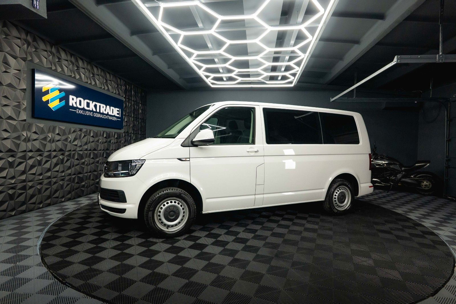 Fahrzeugabbildung Volkswagen T6 Transporter Kombi 8 Sitze *Klima*TÜV Neu*