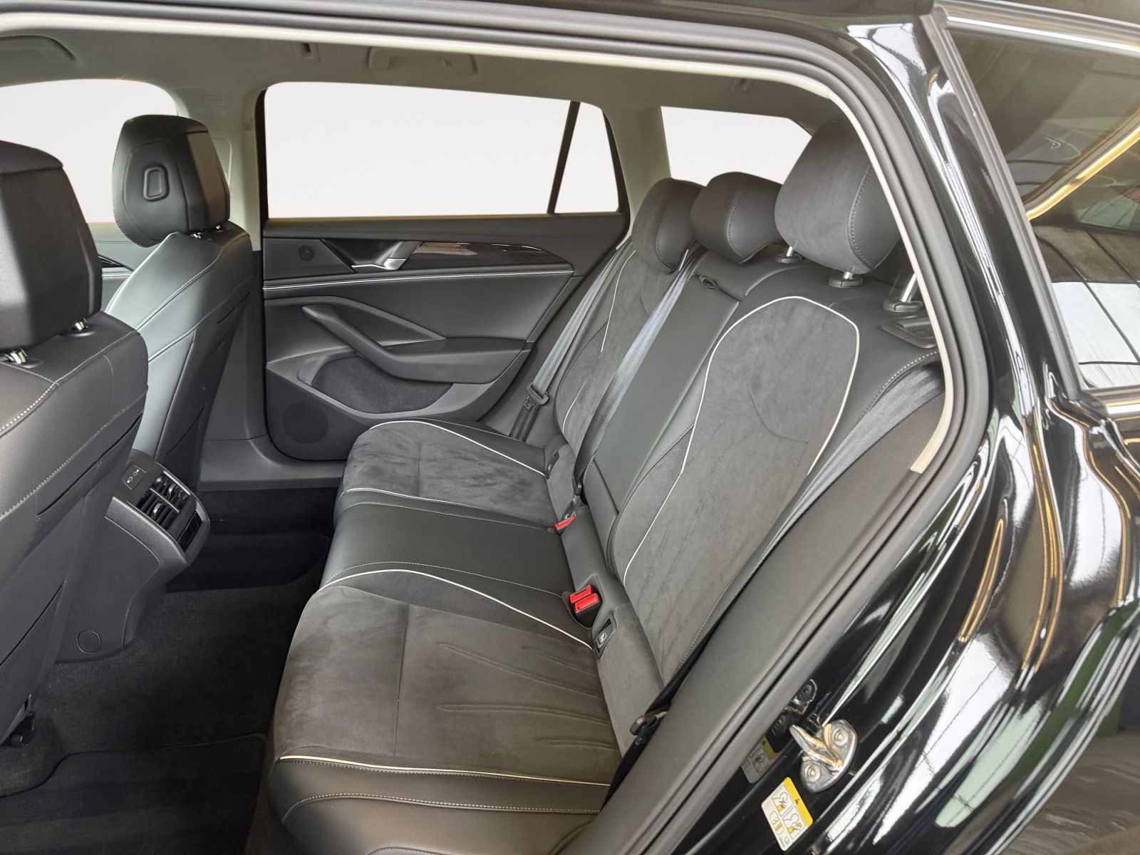 Volkswagen Passat Variant - Bild 14