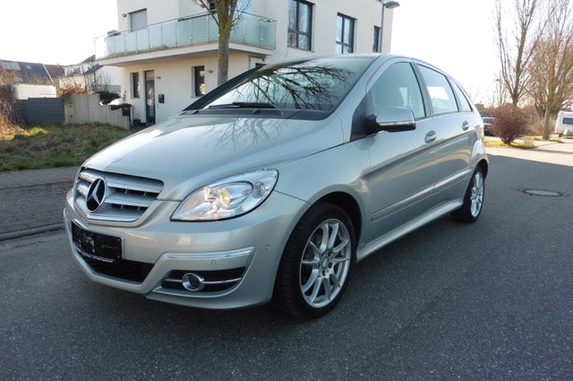 Mercedes-Benz B 180 Sportpaket *AHK*Navi*SHZ*ParkAss.