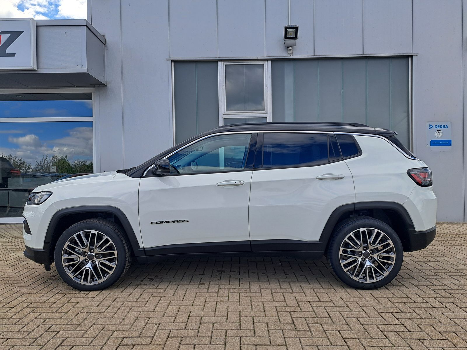 Fahrzeugabbildung Jeep Compass LIMITED+ 1.5 e-Hybrid PANODACH 19"ALU