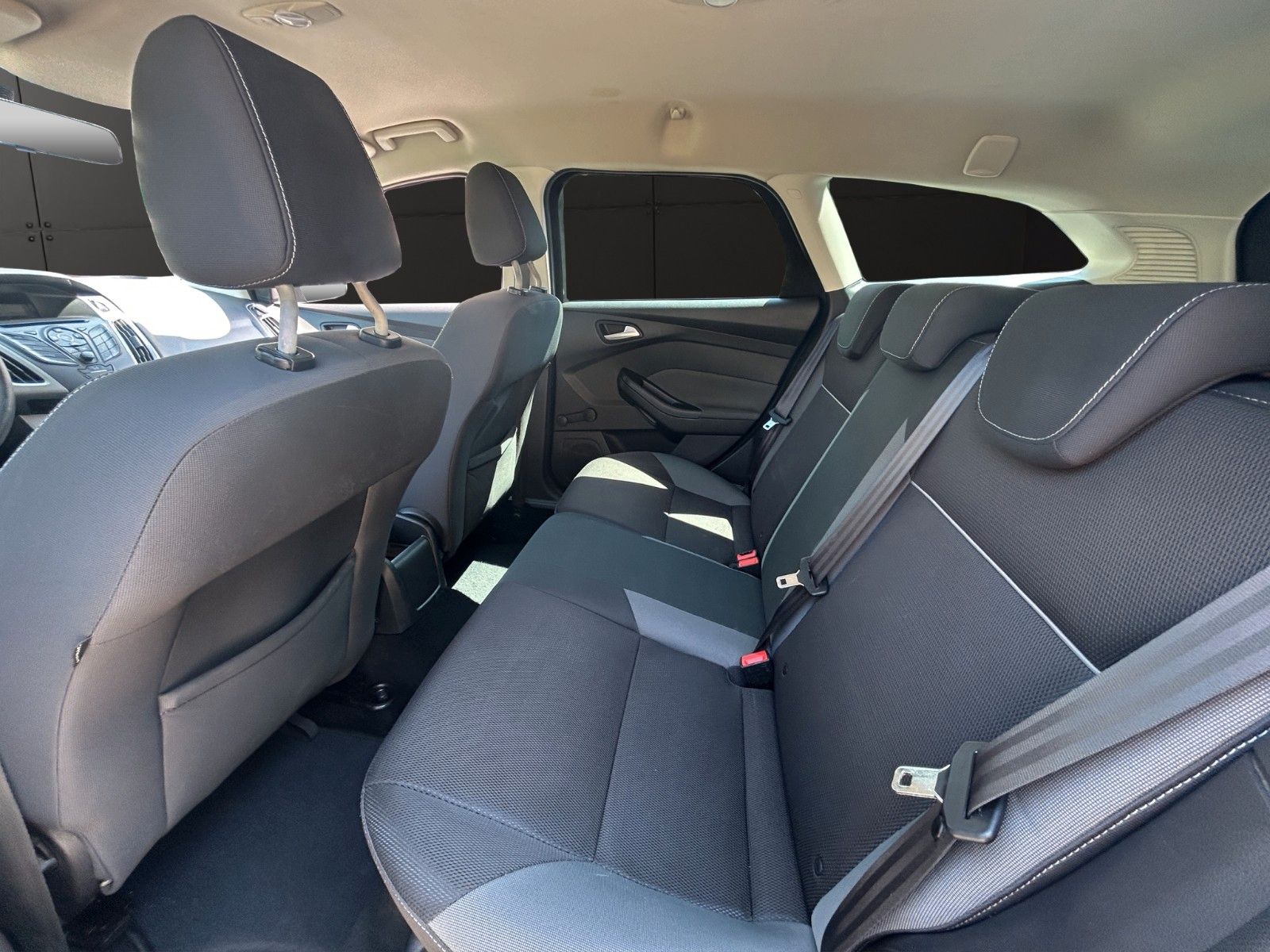 Fahrzeugabbildung Ford Focus Turnier TDCI Kima/TÜV NEU/TOP ZUSTAND