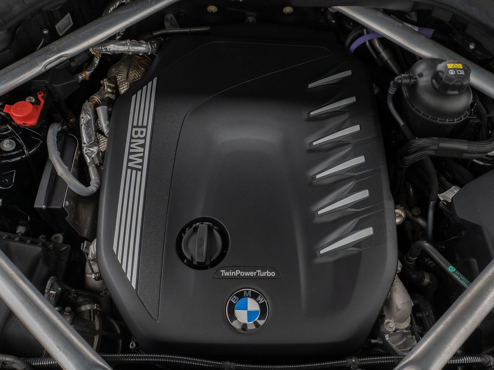 Fahrzeugabbildung BMW X6 xD30d M Sport DAB 360°DisplKey AHK Alarm 22"