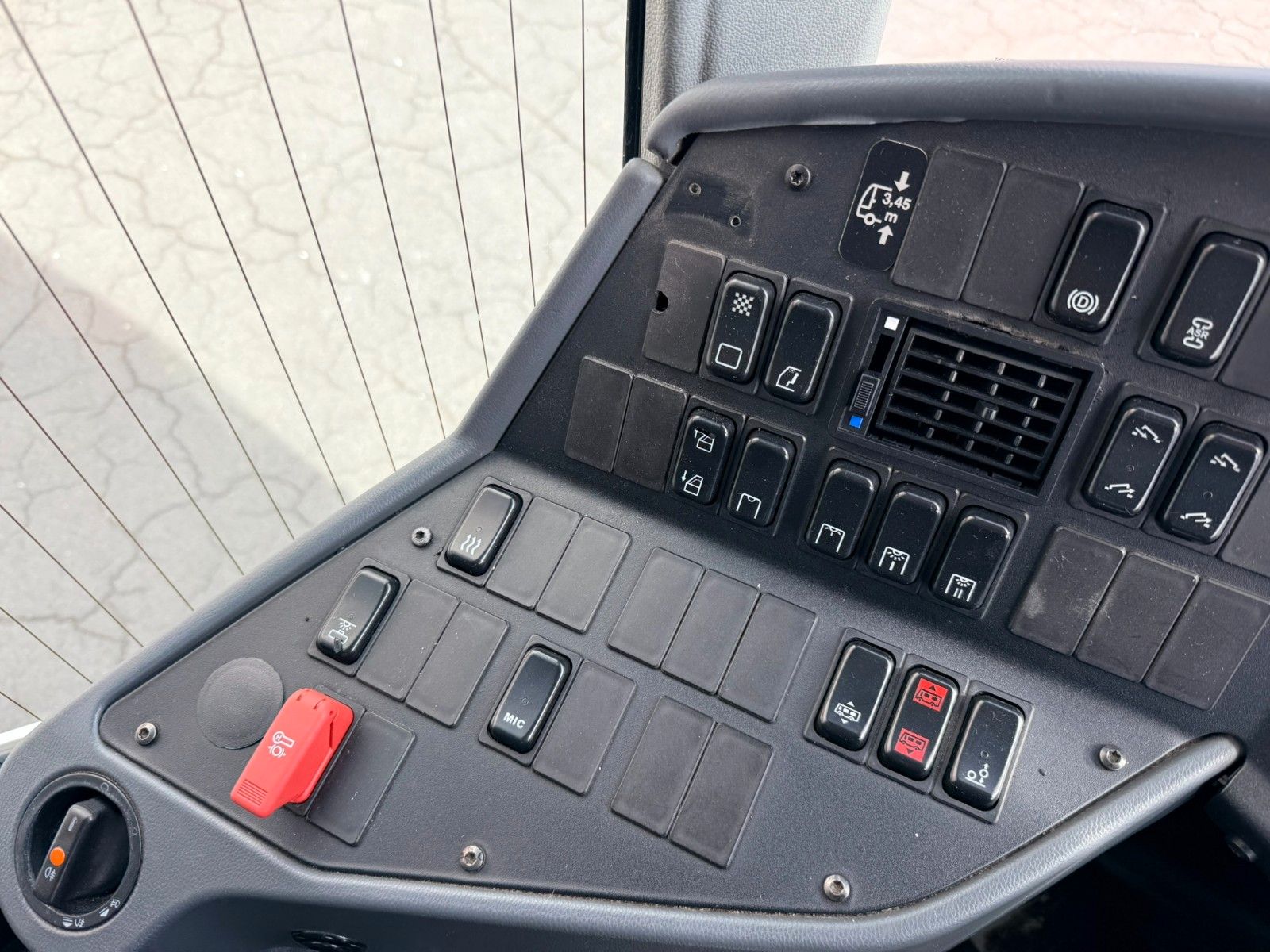 SETRA  2013 - Image 11 of 26