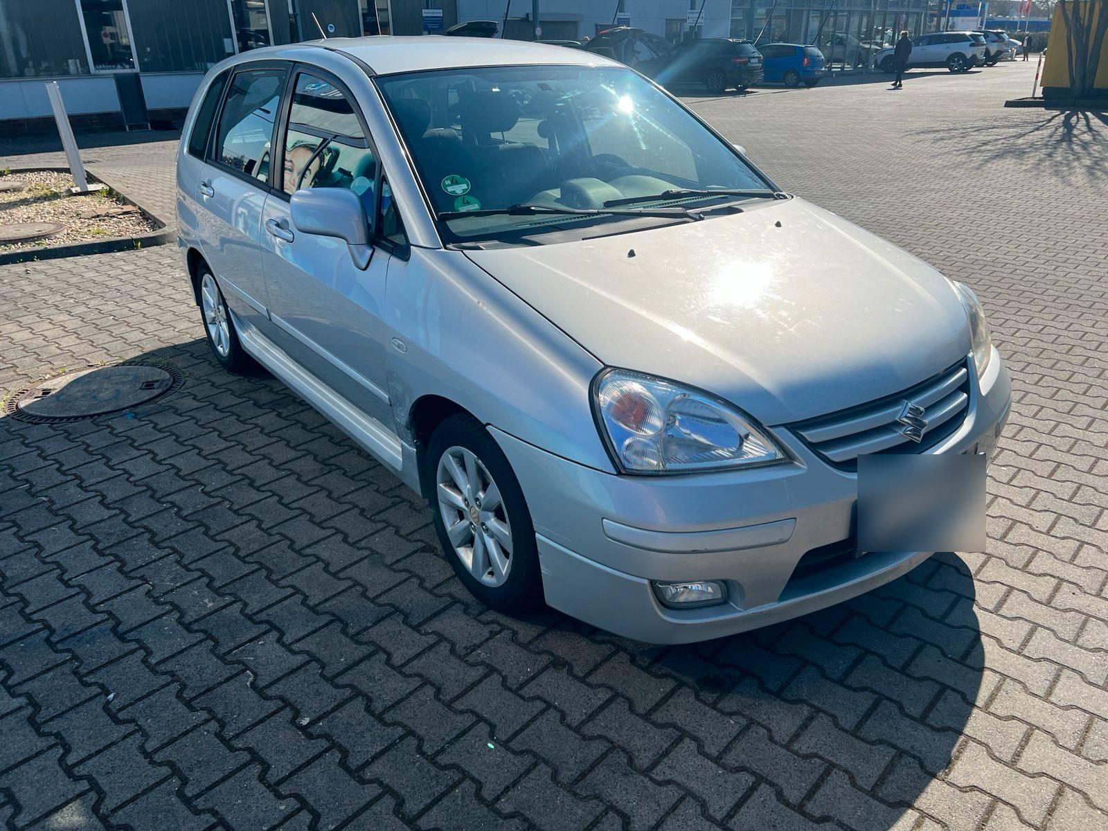 Suzuki Liana