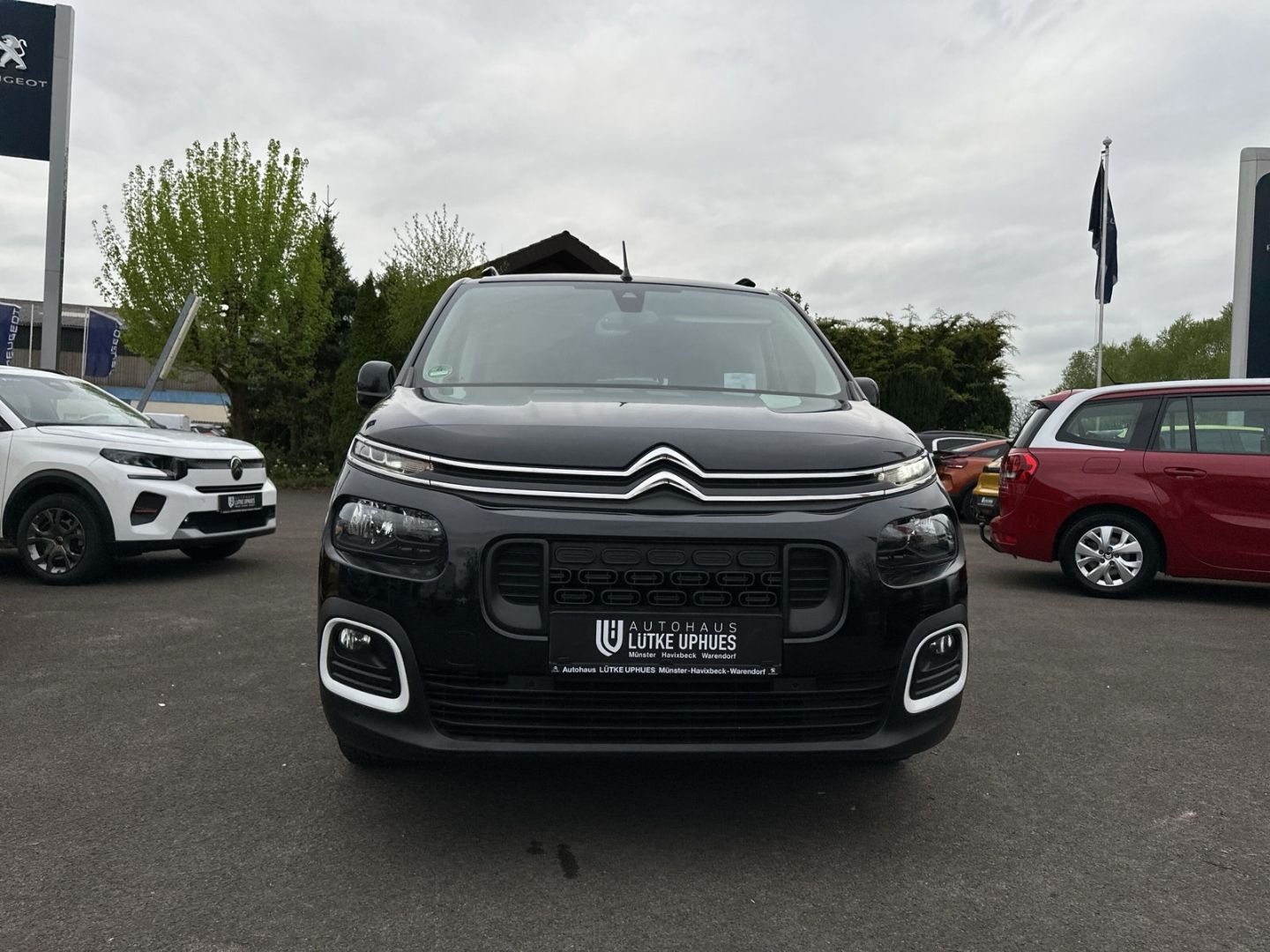 Fahrzeugabbildung Citroën Berlingo 1.2 M PT 130 S&S EAT8 Shine AHK Navi AC