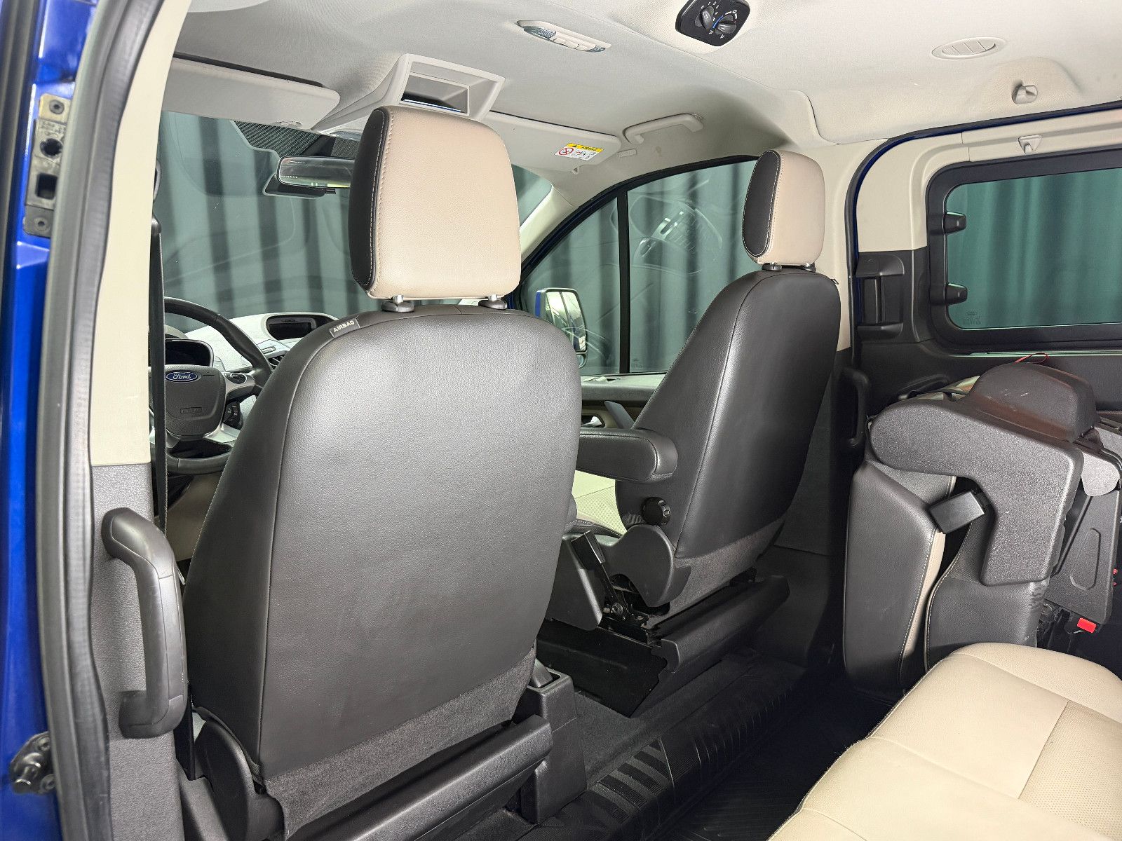 Fahrzeugabbildung Ford Tourneo Custom 300|AC|PDC|NAVI|8-SITZE
