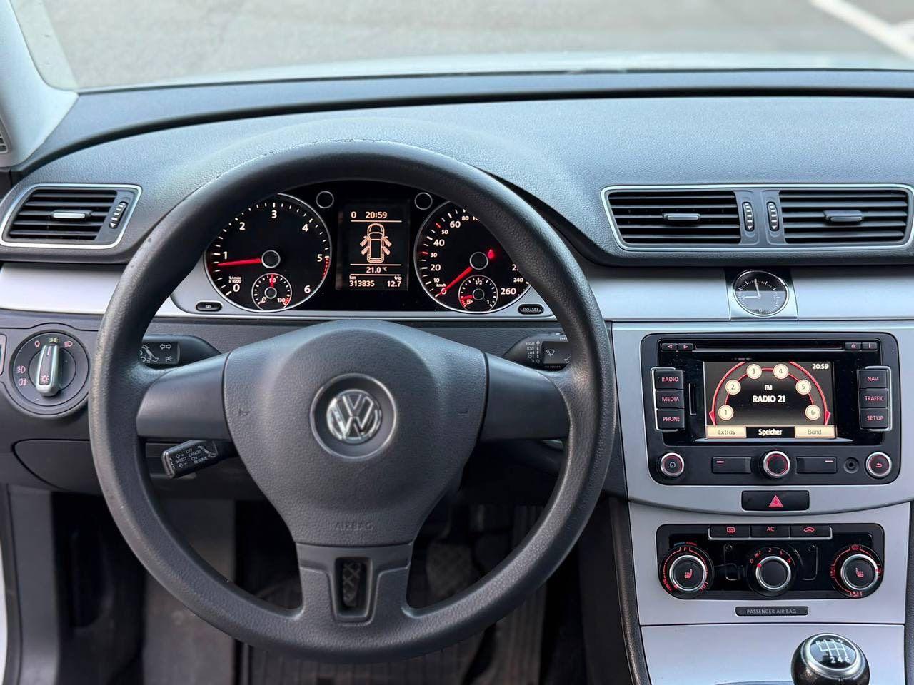 Volkswagen Passat 2012 — photo 14