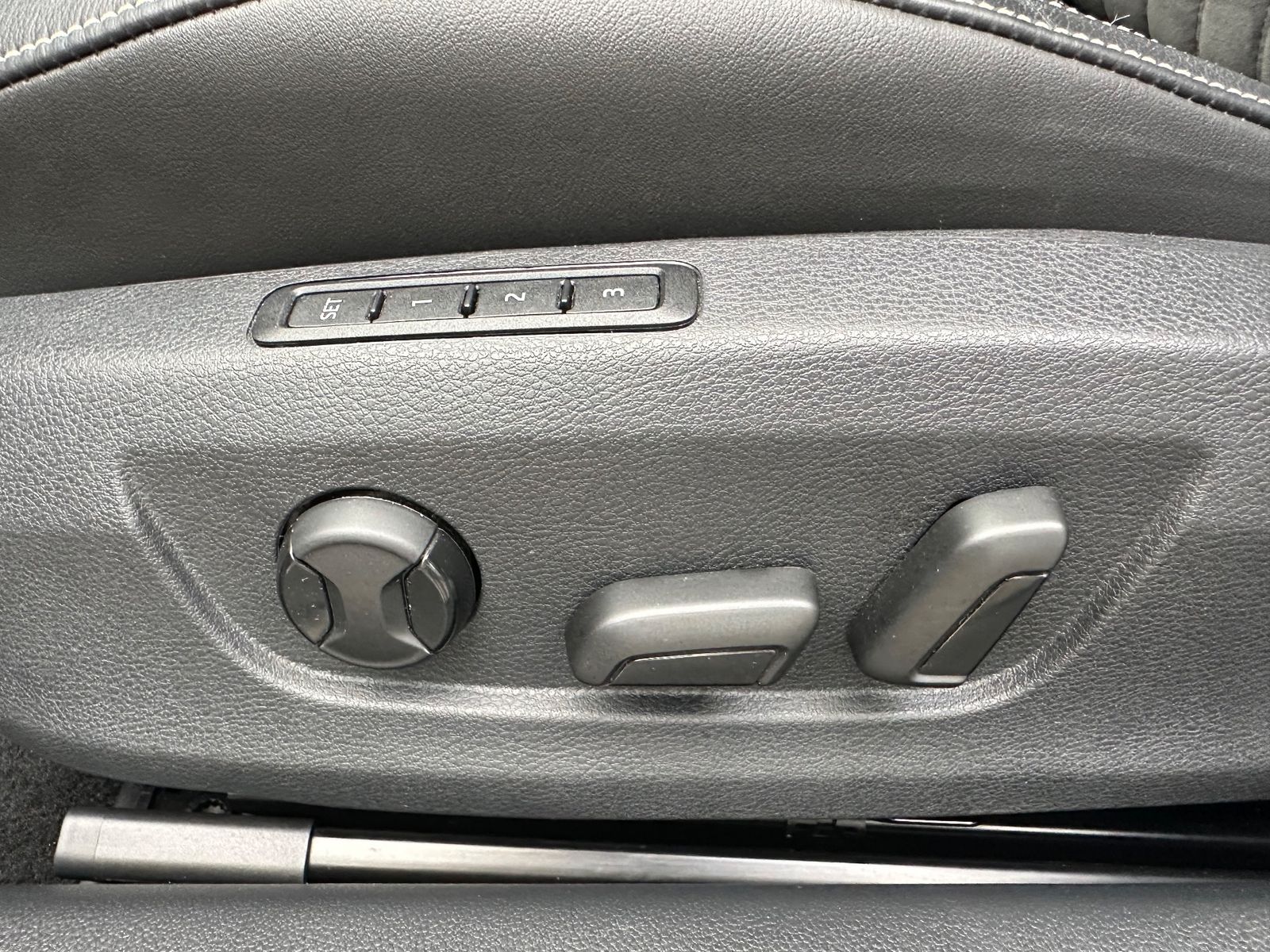 Fahrzeugabbildung SKODA Superb Combi 2.0 TDI DSG 4x4 Style NAV+LED+AHK