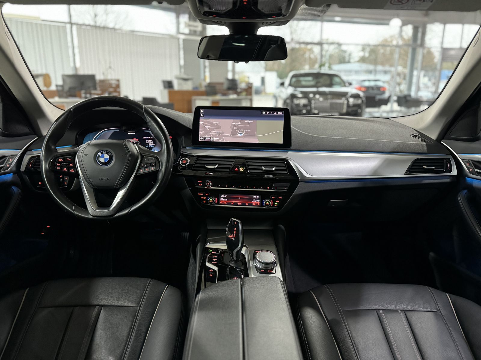 Fahrzeugabbildung BMW 530e Panorama Kamera Laser HUD DAB HiFi Komfort