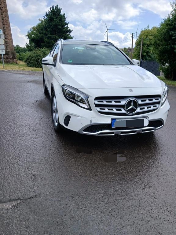 Mercedes-Benz GLA 180