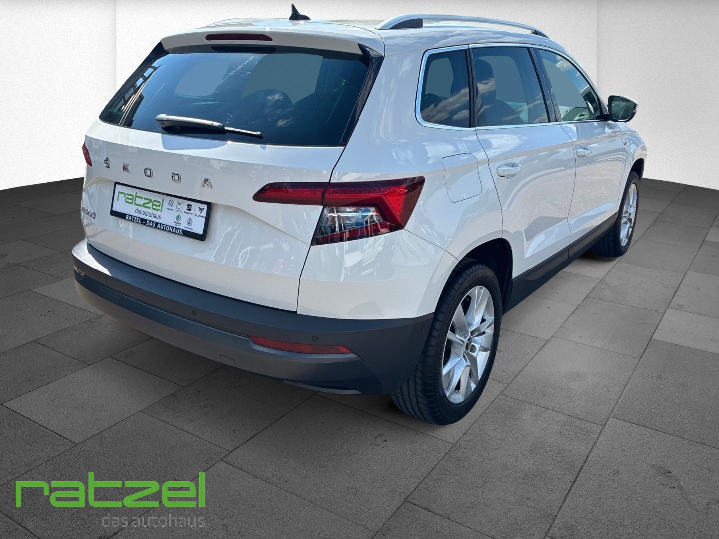 Fahrzeugabbildung SKODA Karoq 1.5 TSI Clever Ambition Navi LED ACC RFK D