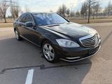 Mercedes-Benz S 350 NachtsicDistr+MassagHarmKardonNappaSoftclo - gebrauchte Mercedes-Benz S 350 aus dem Jahr 2012