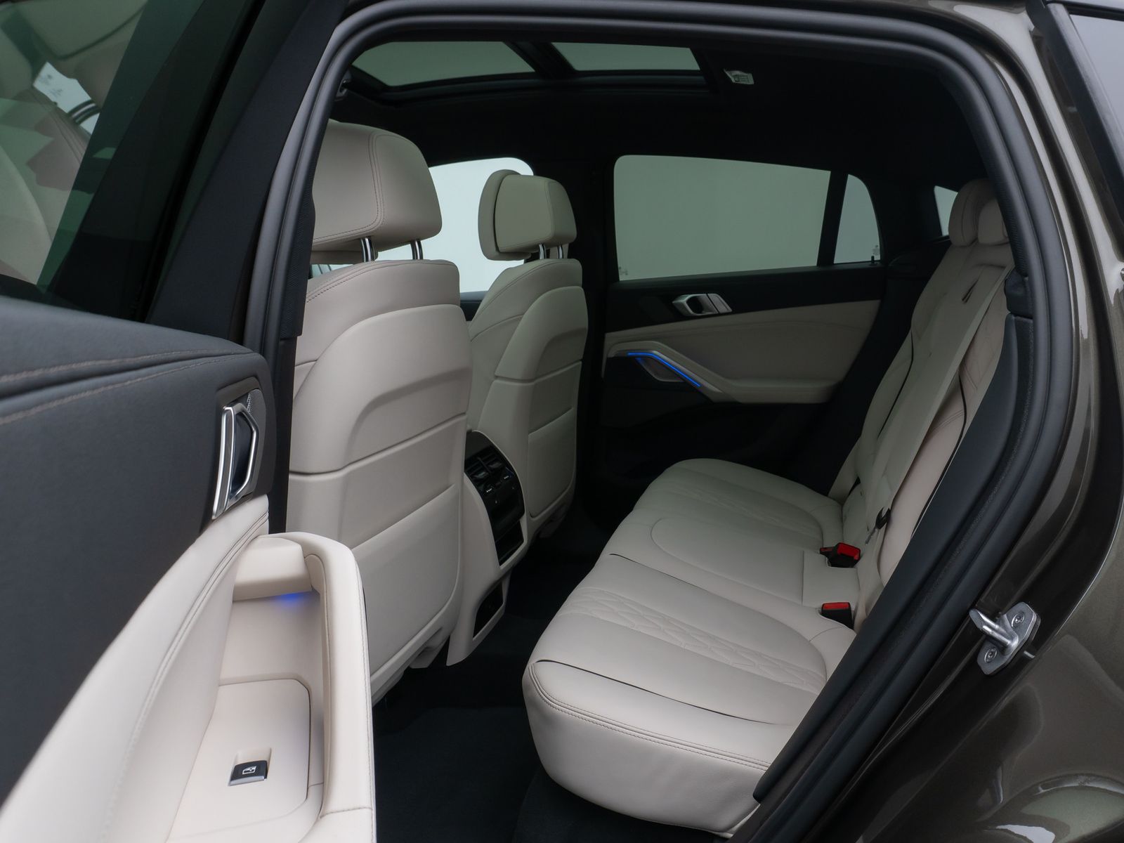 Fahrzeugabbildung BMW X6 M50i Individual Panorama HUD DAB H/K 22Zoll