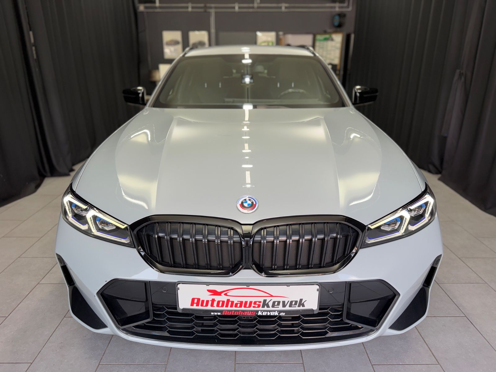 Fahrzeugabbildung BMW 330e Touring M Sport|HEAD-UP|NAVI|HIFI|WIDESCREE