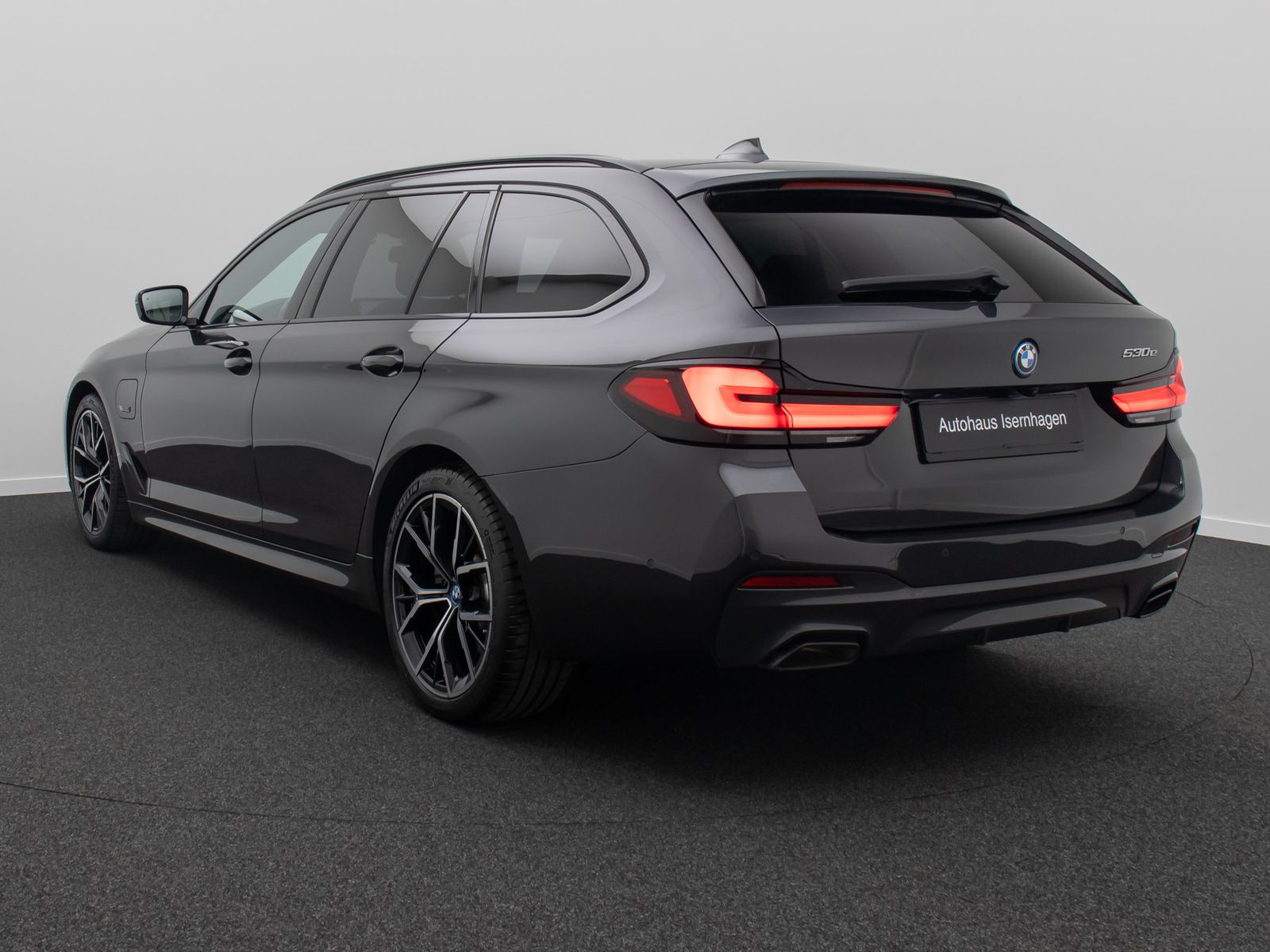Fahrzeugabbildung BMW 530e M Sport Laser DAB HiFi HUD DispKey Panorama