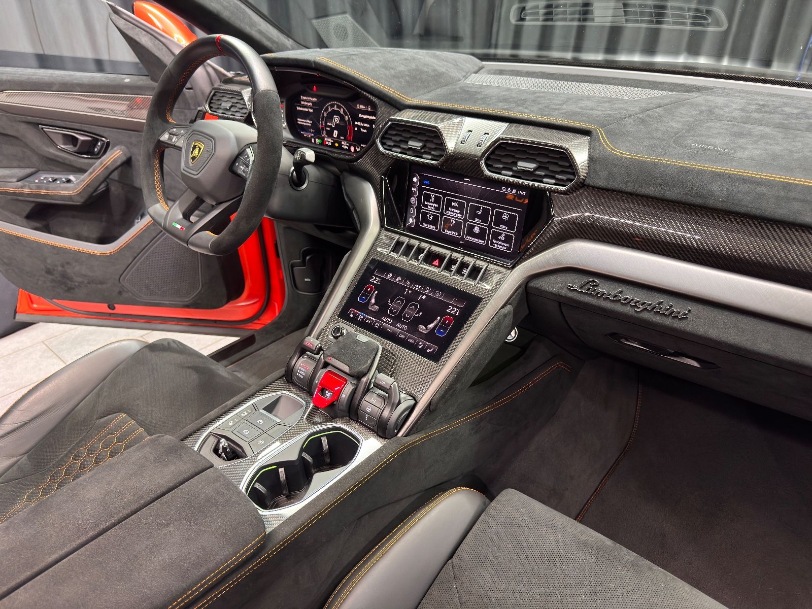 Fahrzeugabbildung Lamborghini Urus Performante|FULL-CARBON|AKRAPOVIC|MASSAGE|