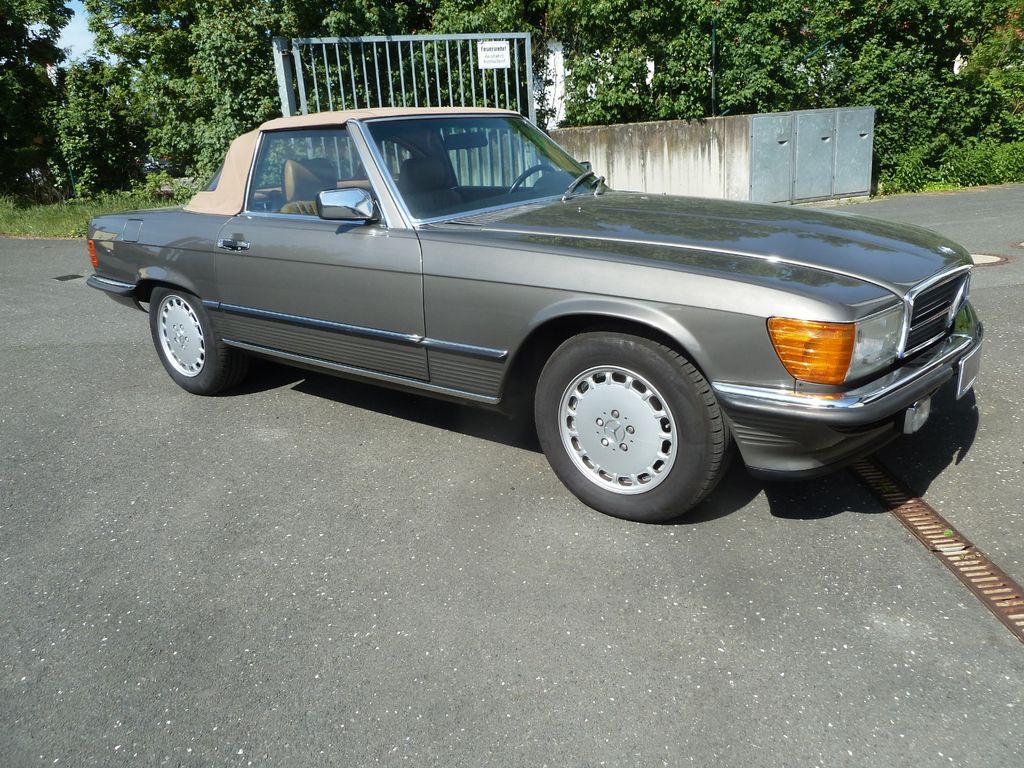 Mercedes-Benz SL 560