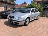 Skoda Octavia Lim. Tour 1.6 Klima Zahnriemen Neu 1. Hd - Skoda Octavia mit Benzin-Antrieb: Limousine, 1.6