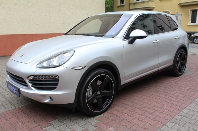 Porsche Cayenne S (Navi / Leder / Schiebedach / 21 Zoll)