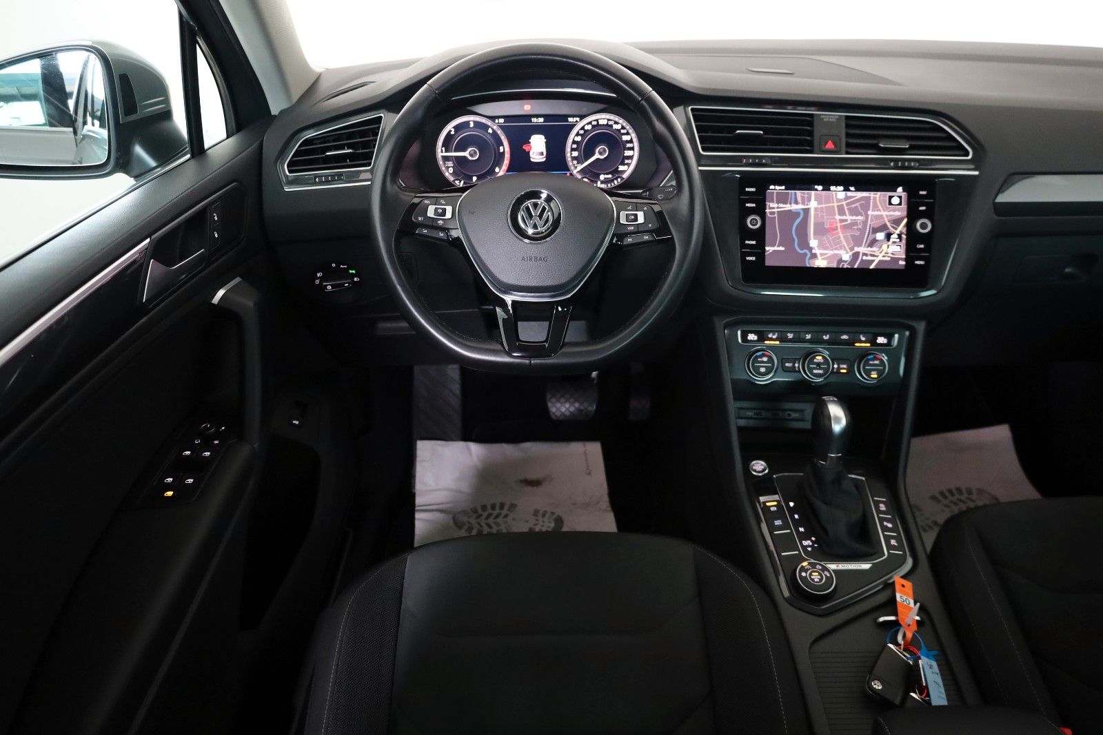 Fahrzeugabbildung Volkswagen Tiguan Highline 4M Navi,LED,PanDach,ACC,360°