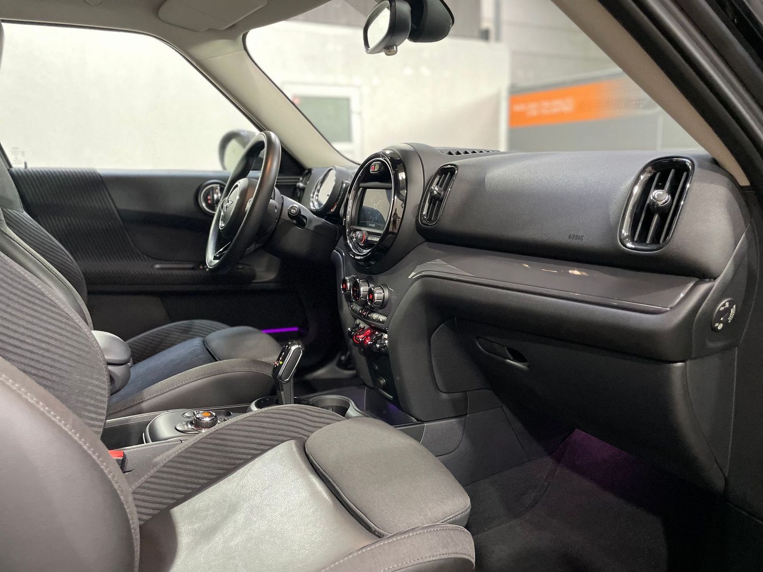 Fahrzeugabbildung MINI Cooper Countryman #LED#Keyless#Ambiente#SHZ#PDC