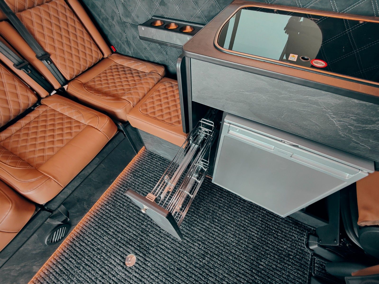 Fahrzeugabbildung Mercedes-Benz X-CROSSVAN  RWD #stealthcamper