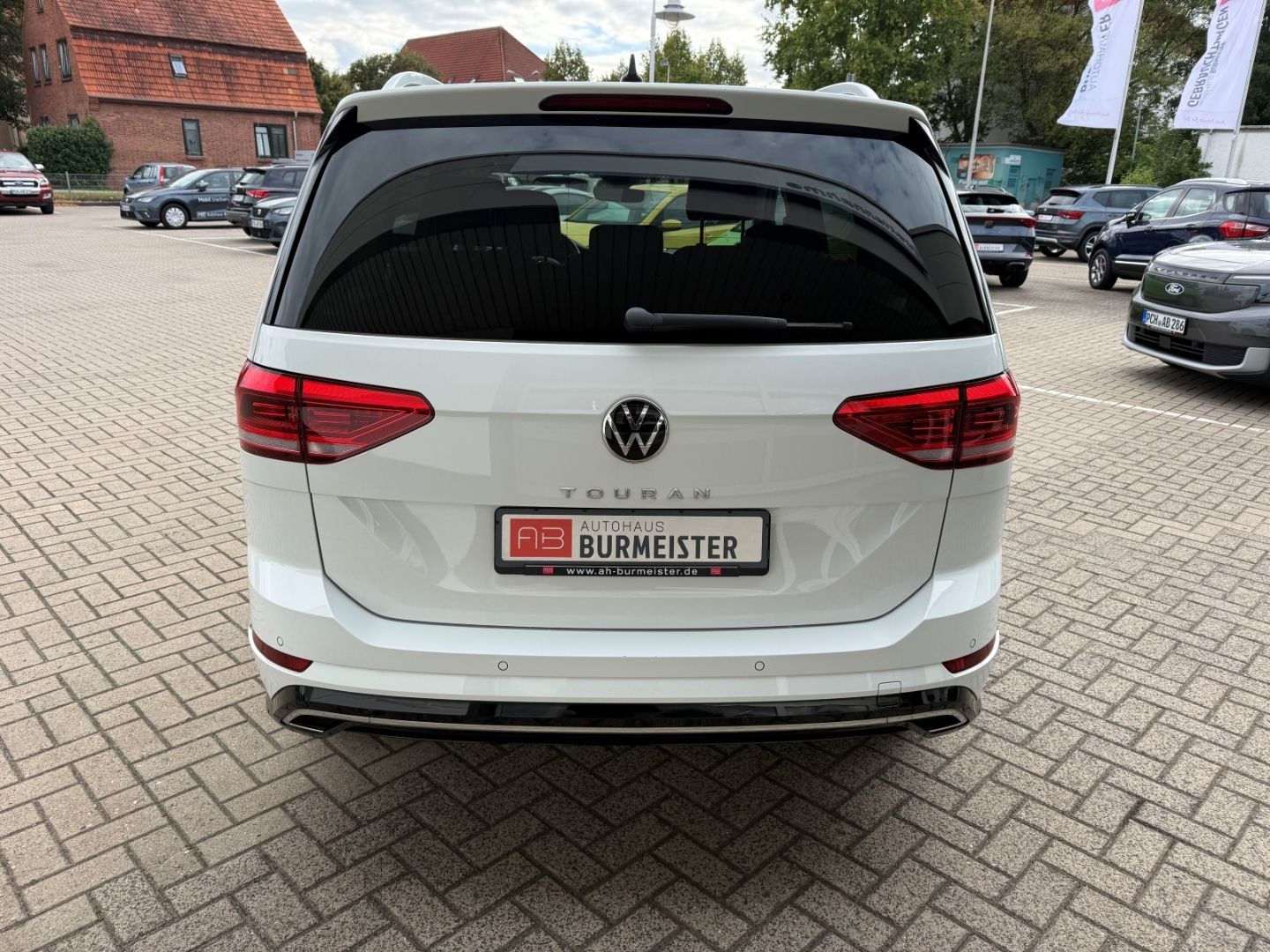 Fahrzeugabbildung Volkswagen Touran Highline BMT Sportpaket AHK Pano Navi LED
