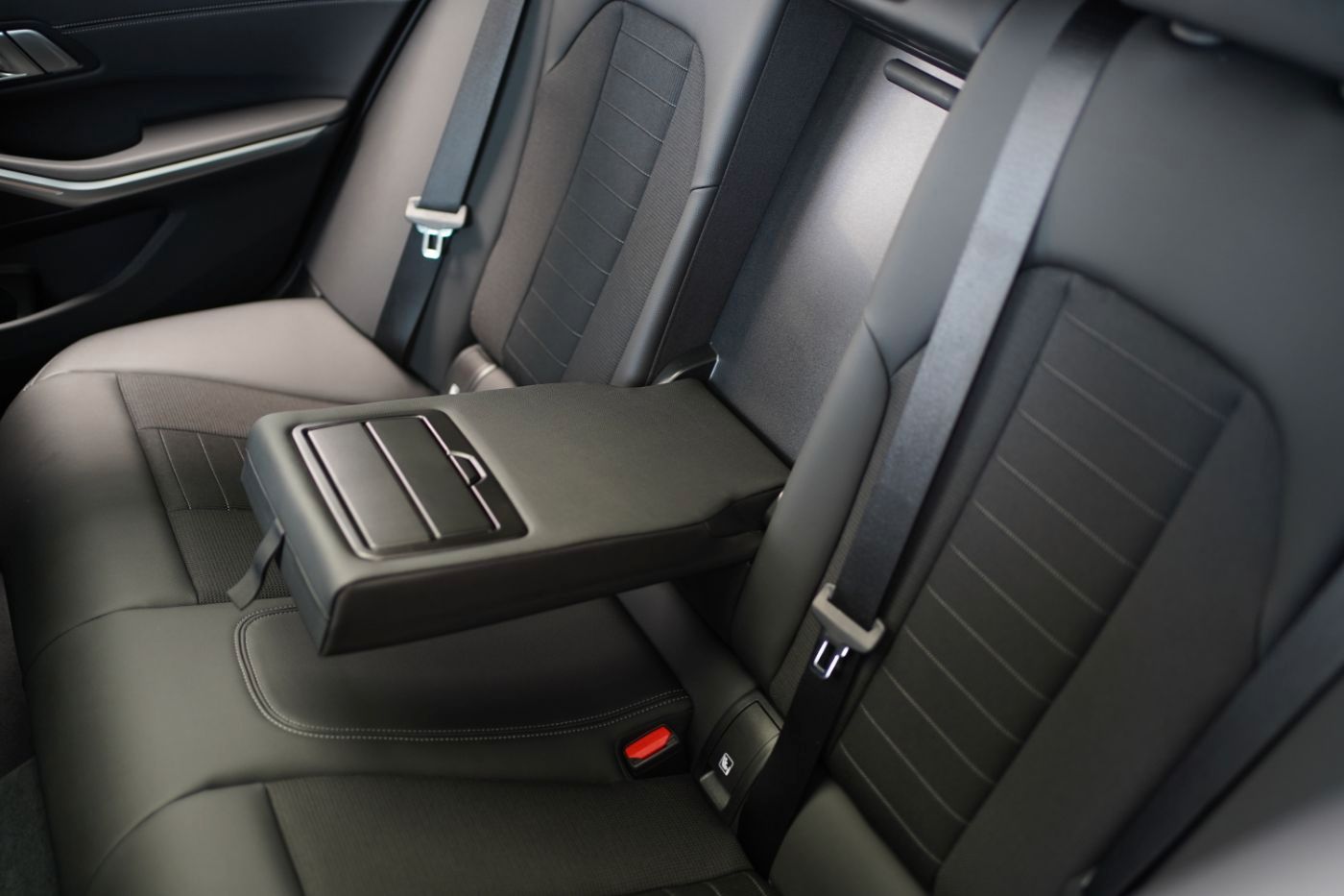 Fahrzeugabbildung BMW 320iA+Komfortzug. +DrivingAssist+PanoramaGlasdac