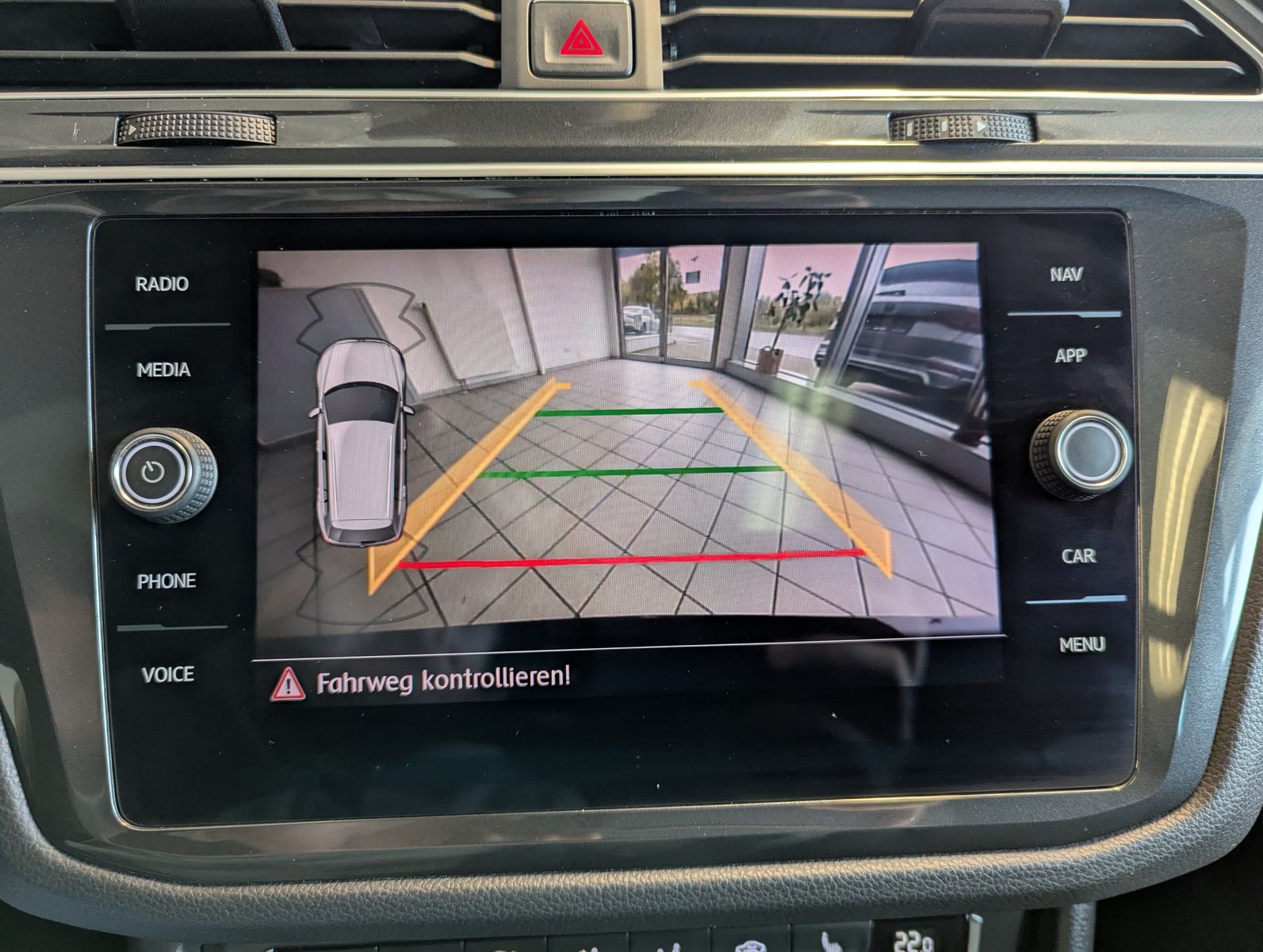 VW Tiguan 2.0 TDI DSG 4M 2x R-Line Pano HUD AHK 20" - Image 23