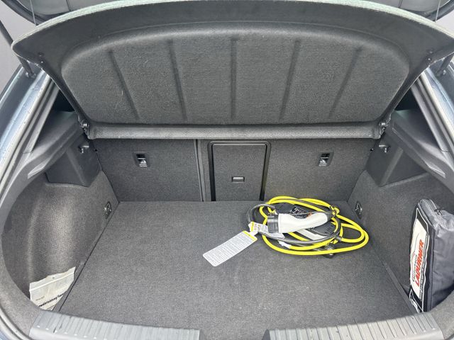 Leon *VZ e-Hybrid+Navi+LED/ACC+KESSY+GRAUMATT*