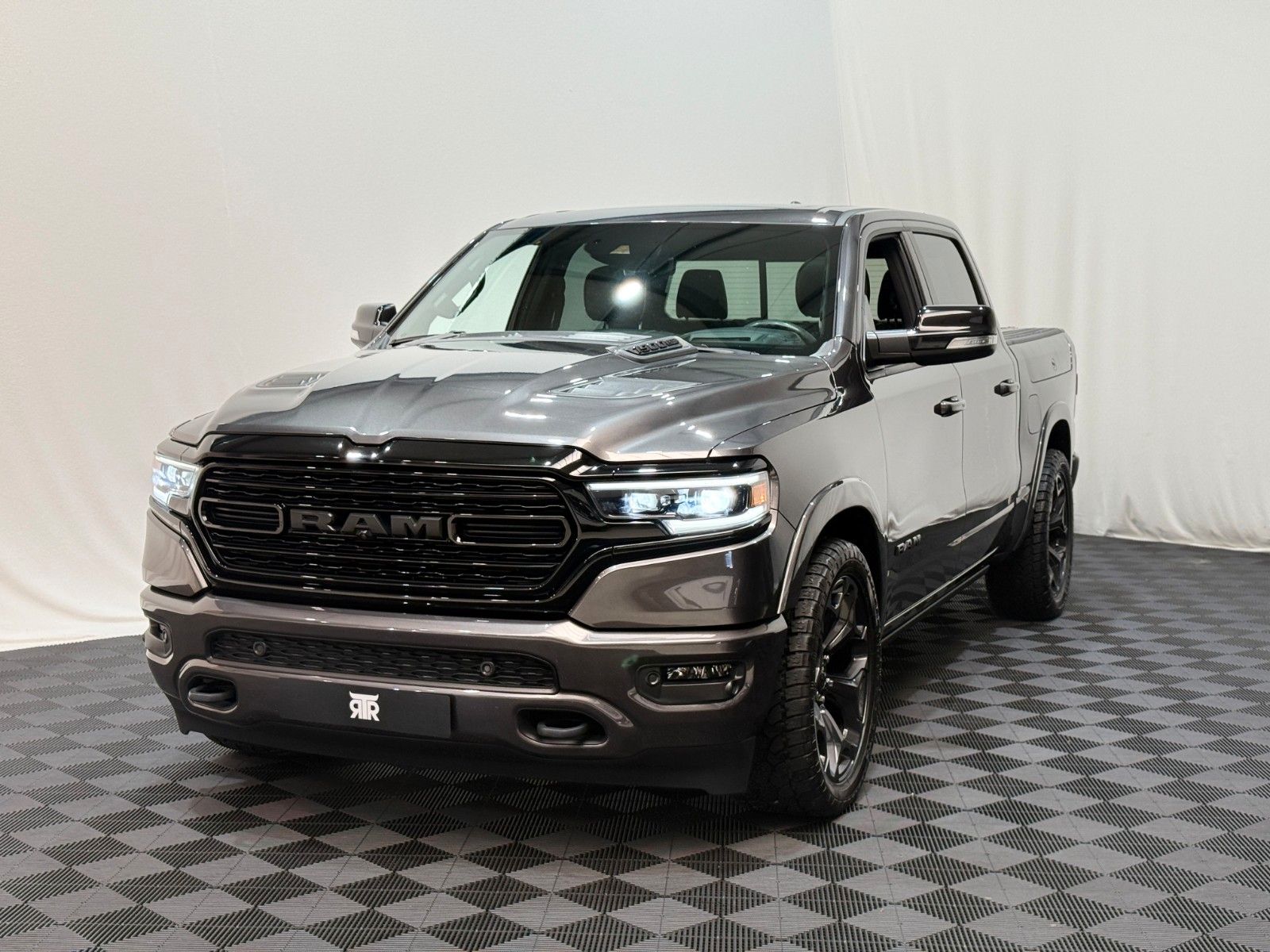 Fahrzeugabbildung Dodge RAM 1500 LIMITED NIGHT CREW CAB 4x4 RAMBOX