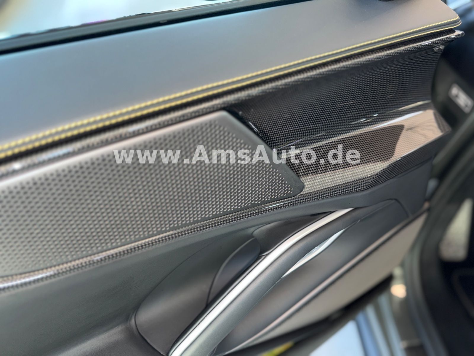 Purosangue Full Carbon Pano Massage