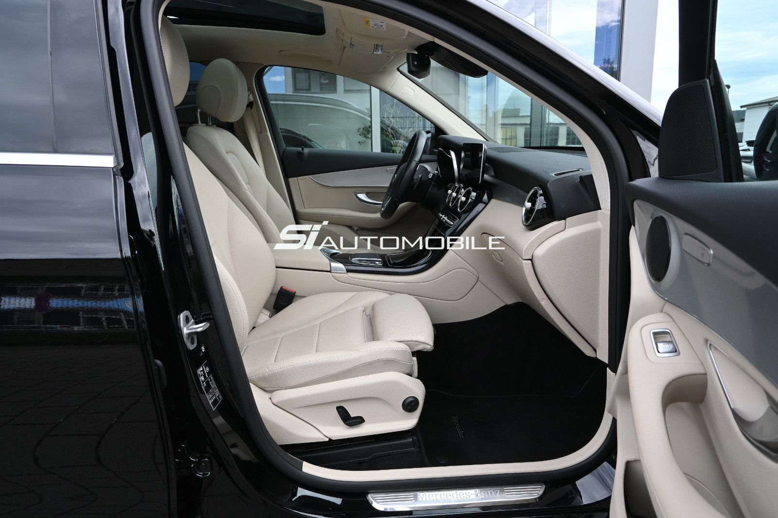 Fahrzeugabbildung Mercedes-Benz GLC 300 d 4MATIC °ACC°PANORAMA°STANDHEIZ°360°KAM